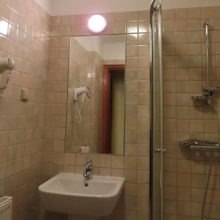 Hotel Dobry Zakatek Dom Rekolekcyjny Konstancin-Jeziorna Exteriér fotografie